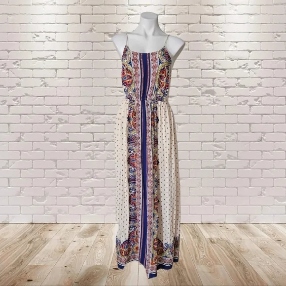 E M Bohemian-style Sleeveless Maxi Dress with a patterned print. - Picture 1 of 4